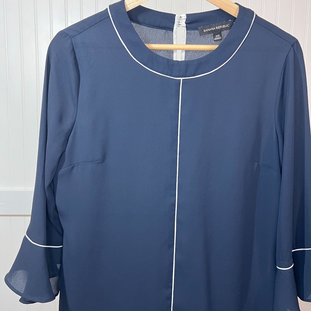 Banana Republic Blouse Navy Workwear Minimalist Office Long Sleeve XS Keyhole